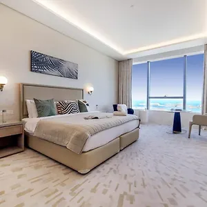 Apartment Manzil - With Aura Pool & Sea View At The Palm Tower In Palm Jumeirah, Dubai